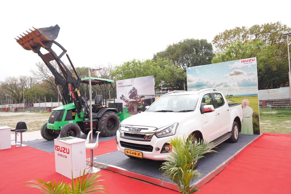 Isuzu S-CAB Z Truck Display